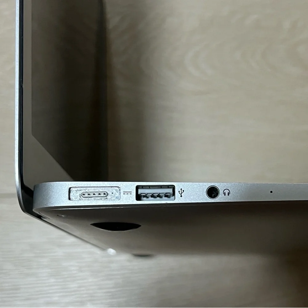 Apple MacBook Air (13-inch, Early 2015) - Silver